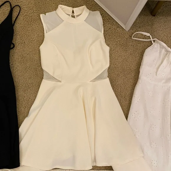 DRESSES - Picture 3 of 8